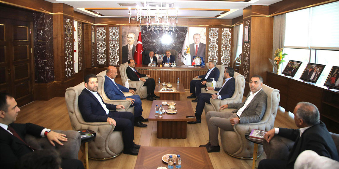 AK Parti Genel Başkan Yardımcısı Hayati Yazıcı, "Umarız 2025 yılında enflasyonu yüzde 20 seviyelerine düşürebiliriz. 2026'da enflasyonda tek haneli rakamlara ulaşmayı hedefliyoruz" dedi.