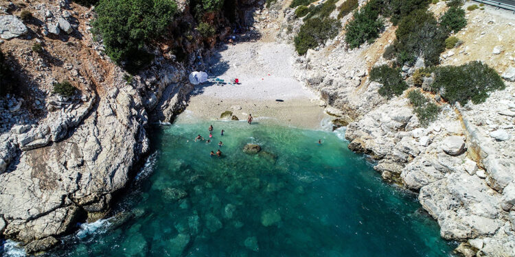 Eşsiz güzellikteki koylar, hayran bırakıyor