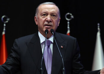 Erdoğan: Sayın Özel'in millete özür borcu olduğuna inanıyoruz