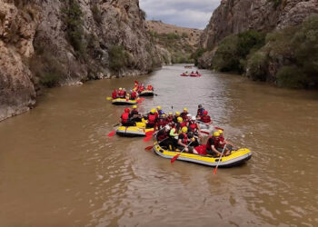 Erzincan'da Gaziler Gününe özel rafting etkinliği