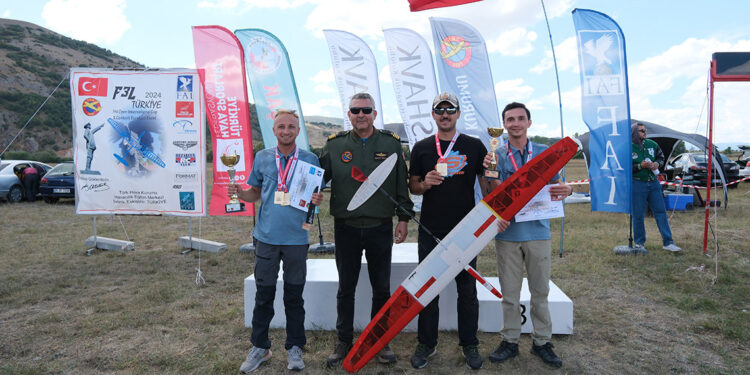 Eskişehir'de 'Uluslararası Model Uçak Yarışması' düzenlendi