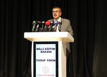 Evrensel laiklik anlayışı ile bağdaşır, özgür bir Türkiye noktasındayız