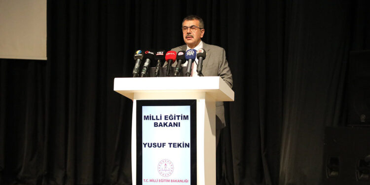 Evrensel laiklik anlayışı ile bağdaşır, özgür bir Türkiye noktasındayız