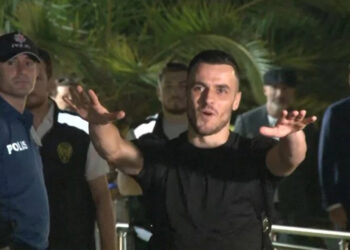 Filip Kostic, Fenerbahçe için İstanbul'a geldi