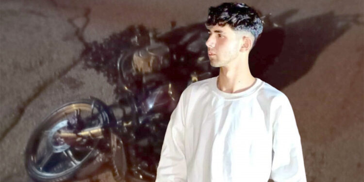 Hafif ticari araçla çarpışan motosikletin sürücüsü öldü