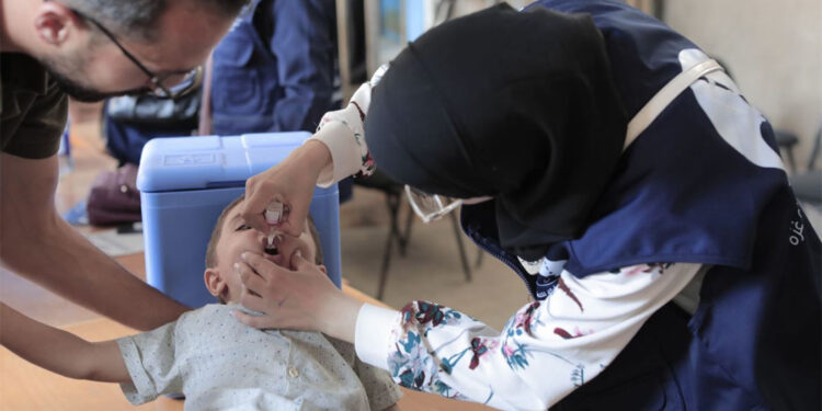 Gazze'de 87 bin çocuk aşılandı