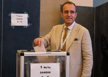 Geleneksel Türk Okçuluk Federasyonu'nda Cengiz Toksöz yeniden başkan seçildi