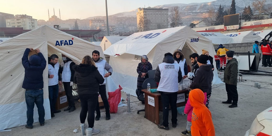 Çalışmalarıyla 340 binden fazla depremzedenin yanında olan Yeryüzü Doktorları asrın felaketinin raporunu yayınladı