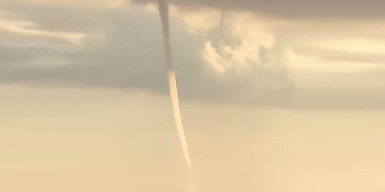 Samandağ'da denizde hortum