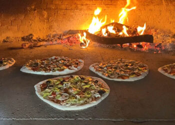 Midyat'ın 'Süryani pizzası' turistlerden ilgi görüyor
