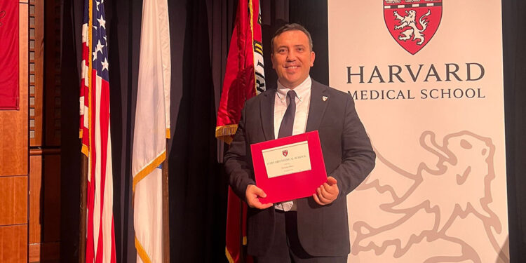 Harvard'da çift yandal yapan Türk doktor, diplomasını Filistinli çocuklara atfetti