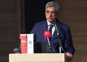 Hekimlerin yurtdışına gidişi spekülatif bir konu, abartılı bir sayı yok