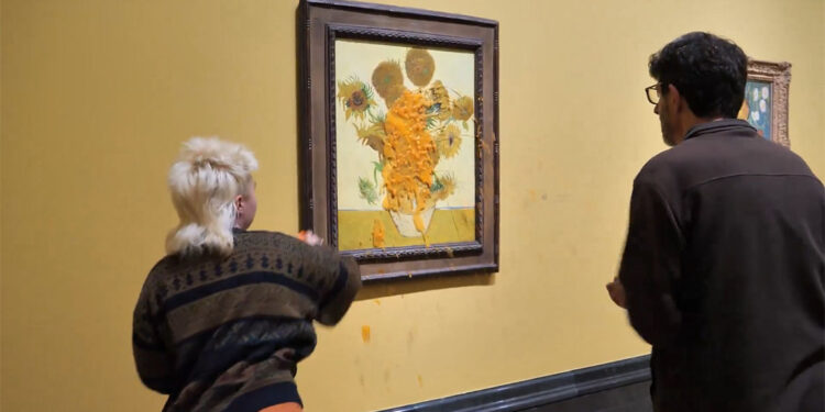 Van Gogh tablosuna iklim aktivistleri çorba fırlattı