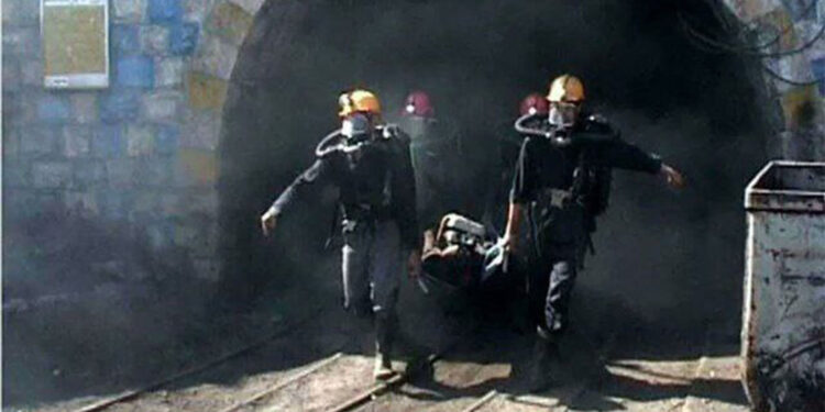 İran'da kömür madeninde patlama; 33 ölü