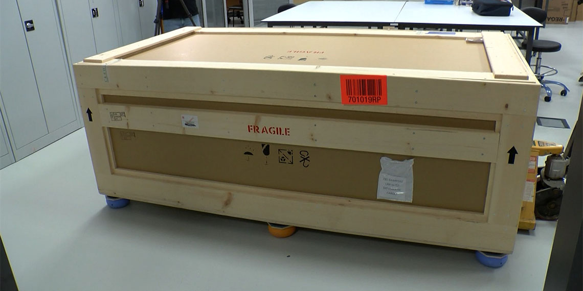 Manisa yakınlarında kaçak kazıyla mezardan çıkartılıp yasa dışı yollarla yurt dışına çıkartılan 2600 yıllık bronz sedir Türkiye'ye getirildi.