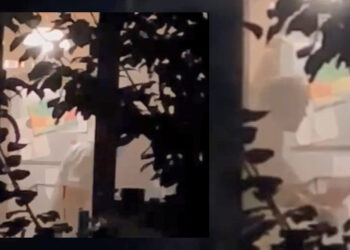 Soru kitapçığındaki testi hızlı çözdüğüne inanmadığı oğlunu darbetti
