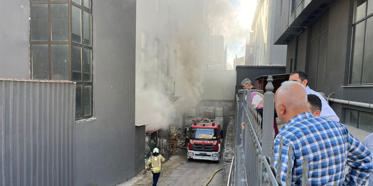 Beylikdüzü'nde fabrika yangını