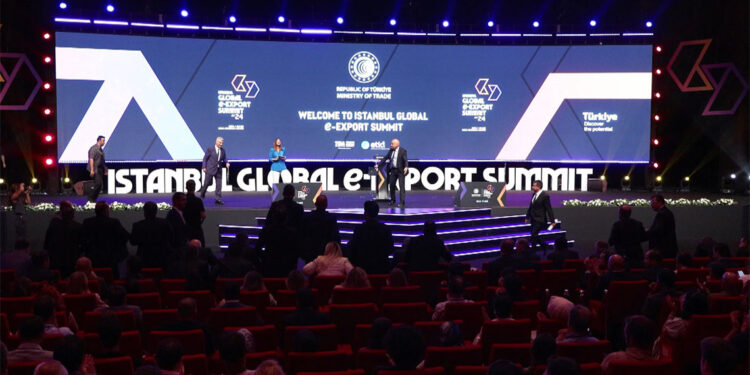İstanbul Küresel E-İhracat Zirvesi Haliç Kongre Merkezi'nde düzenlendi