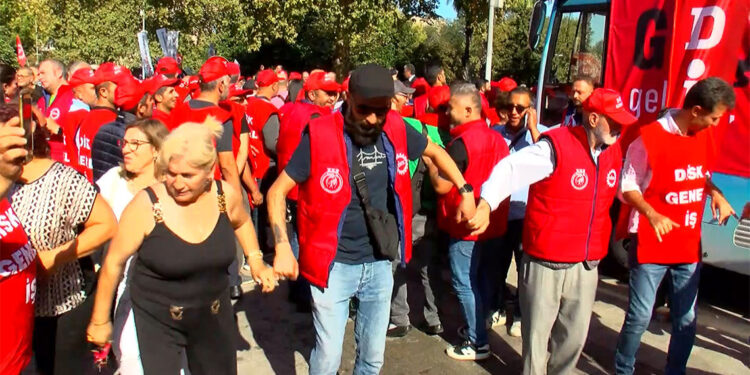 DİSK Saraçhane'de miting yaptı