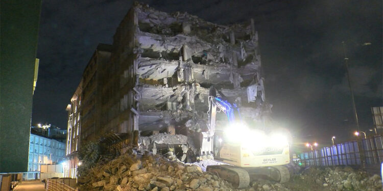 Fatih'teki İstanbul Ticaret Borsası binasında yıkım
