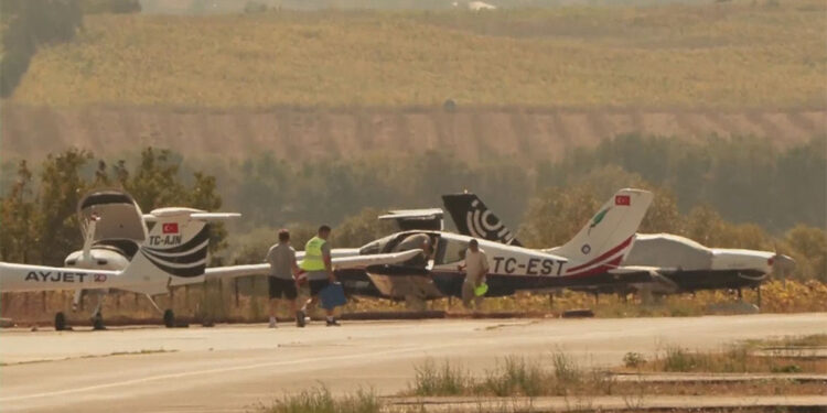 Hazarfen Havalimanı'nda eğitim uçağı pistten çıktı