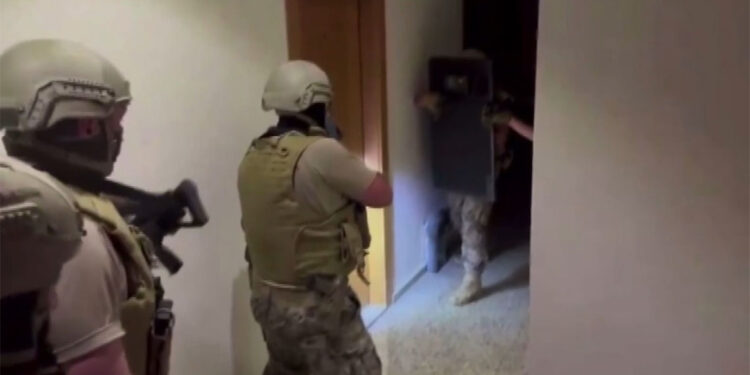 İstanbul'da iş yerlerini kurşunlayan organize suç örgütü üyeleri yakalandı