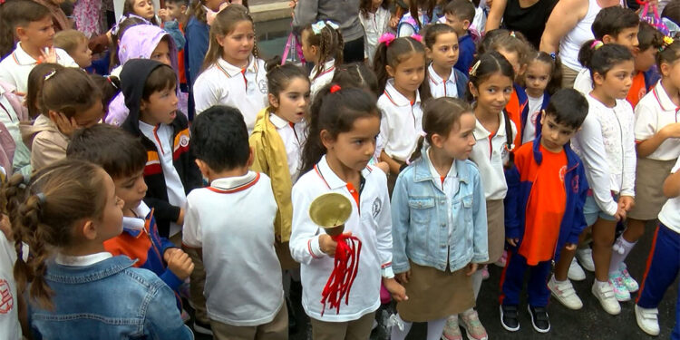 Okullarda uyum haftası başladı; ilk ders zili çaldı