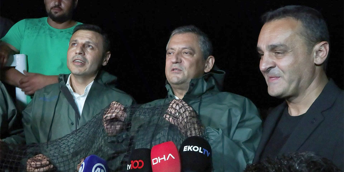 Cumhuriyet Halk Partisi Genel Başkanı Özgür Özel, "Biz iktidar olduğumuzda ne yapacağımızı biliyoruz. Birinci iş Denizcilik Bakanlığı kuracağız" dedi.