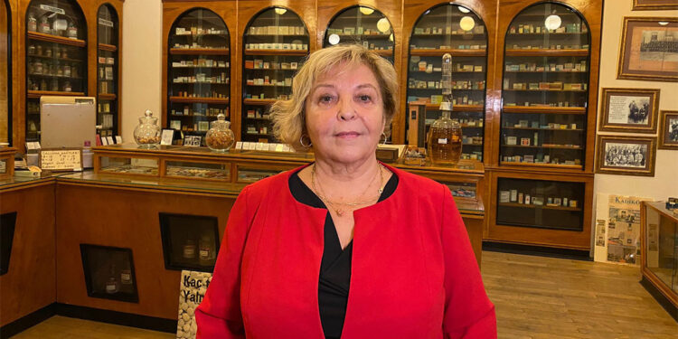 Eczacılar sağlık sisteminin önemli yapı taşlarından biri olarak görev yapıyor