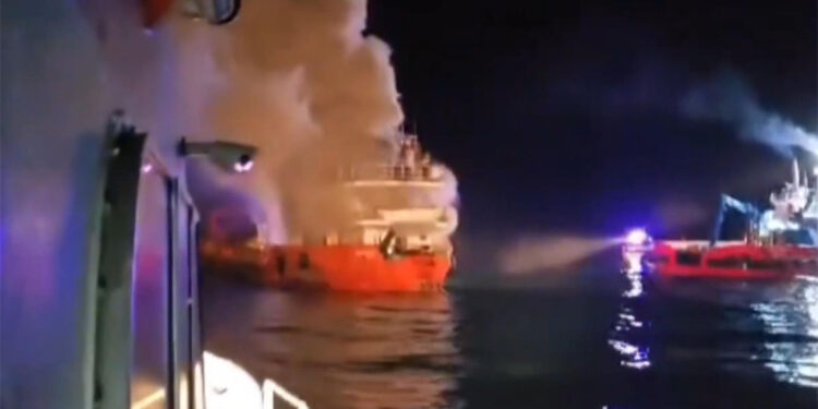 Şile'de gemide çıkan yangın söndürüldü
