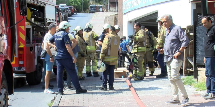 Şişli'de plazada yangın