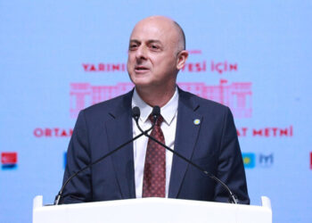 İYİ Partili Ümit Özlale, partisinden istifa etti