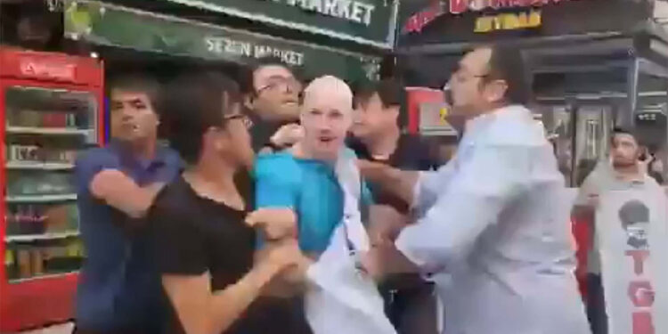 Amerikan askerinin başına çuval geçirildi: 15 gözaltı