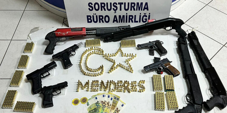 İzmir'de silah kaçakçılığı operasyonu