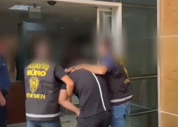 İzmir'de tabanca ve bıçaklı kavga; 4 yaralı