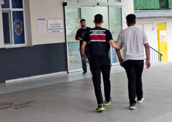 İzmir'de silahlı terör örgütlerine operasyon