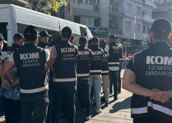 İzmir'de yasa dışı silah imalatı yapan şüphelilere operasyon