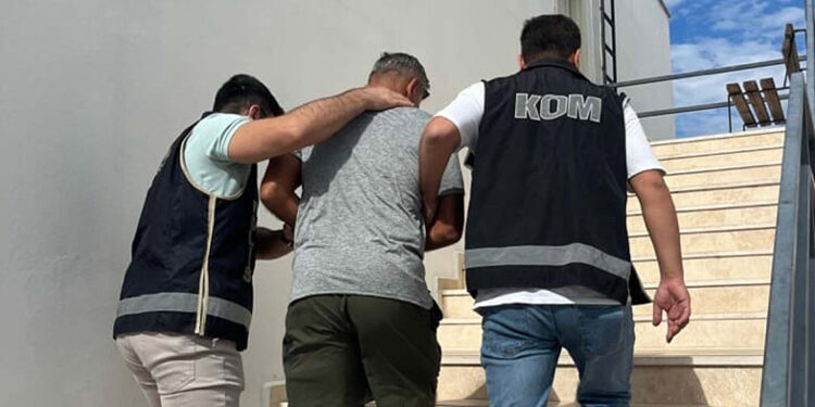 İnterpol'ün kırmızı bültenle aradığı dolandırıcılık şüphelisi Muğla'da yakalandı