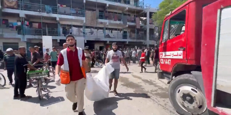 İsrail, Gazze'de sivillerin sığındığı okulu vurdu: 22 ölü, 30 yaralı