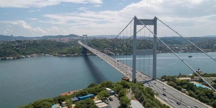 İstanbul Boğazı gemi trafiği çift yönlü askıya alındı