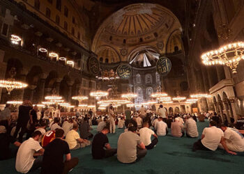 İstanbul'da Mevlit Kandili idrak edildi