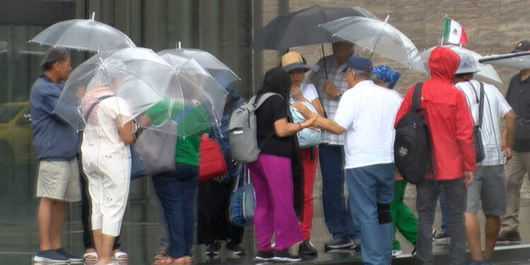 İstanbul'da sağanak yağış etkili oluyor