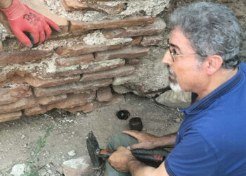 İzmir'deki 2 antik kent en az 3 kez depremlerle yıkılmış