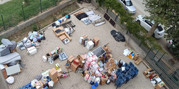 Kahramanmaraş'ta deprem yardımlarını satan 4 kişi tutuklandı