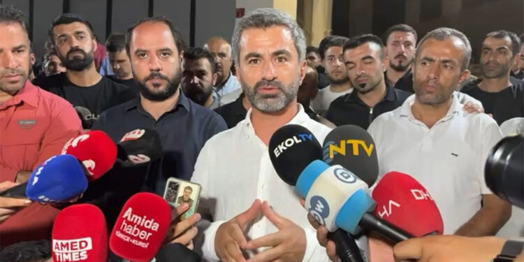 Narin'in vücudunda deformeler oluşmuş