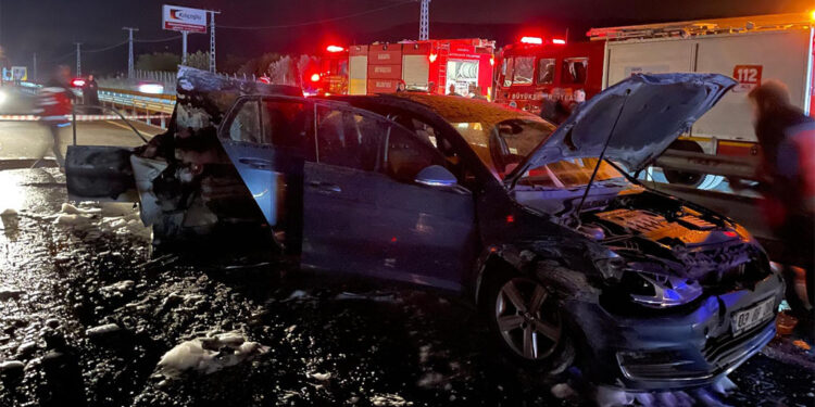 Kazada alev alan otomobilde ölen kadının eşi de öldü