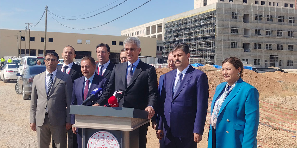 Sağlık Bakanı Kemal Memişoğlu, "Sağlıkta olabilecek illegaliteler, yanlış uygulamalarla ilgili gerekli tedbirleri de her zaman aldığımız gibi bundan sonra da almaya devam edeceğiz. Dünyanın en iyi sağlık hizmeti sunan ülkelerinden bir tanesiyiz. Bunu sürdürmek ve daha iyi geliştirmek için elimizden geleni yapıyoruz" dedi.