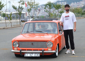 Klasik otomobile zıplamalı modifiye
