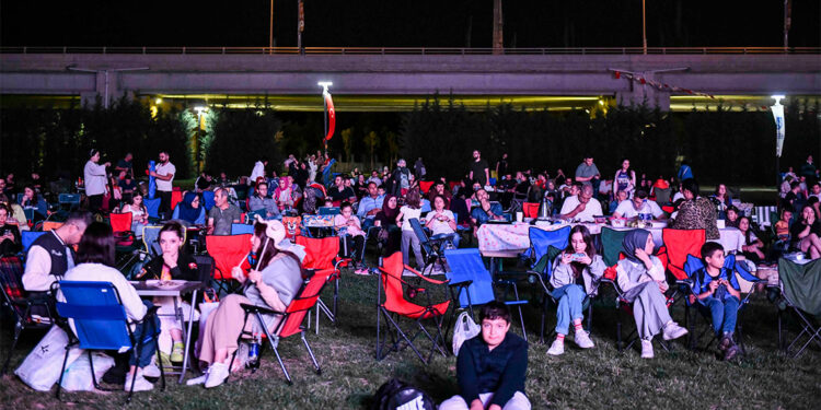 "Yıldızların Altında Yeşilçam Geceleri" devam ediyor