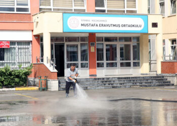 Küçükçekmece'de okullardaki bakım ve onarım çalışmaları sürüyor